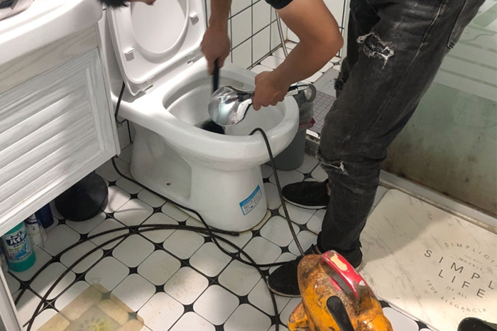 泗阳马桶堵塞自己疏通还是找师傅?专业上门服务让你省时更省心